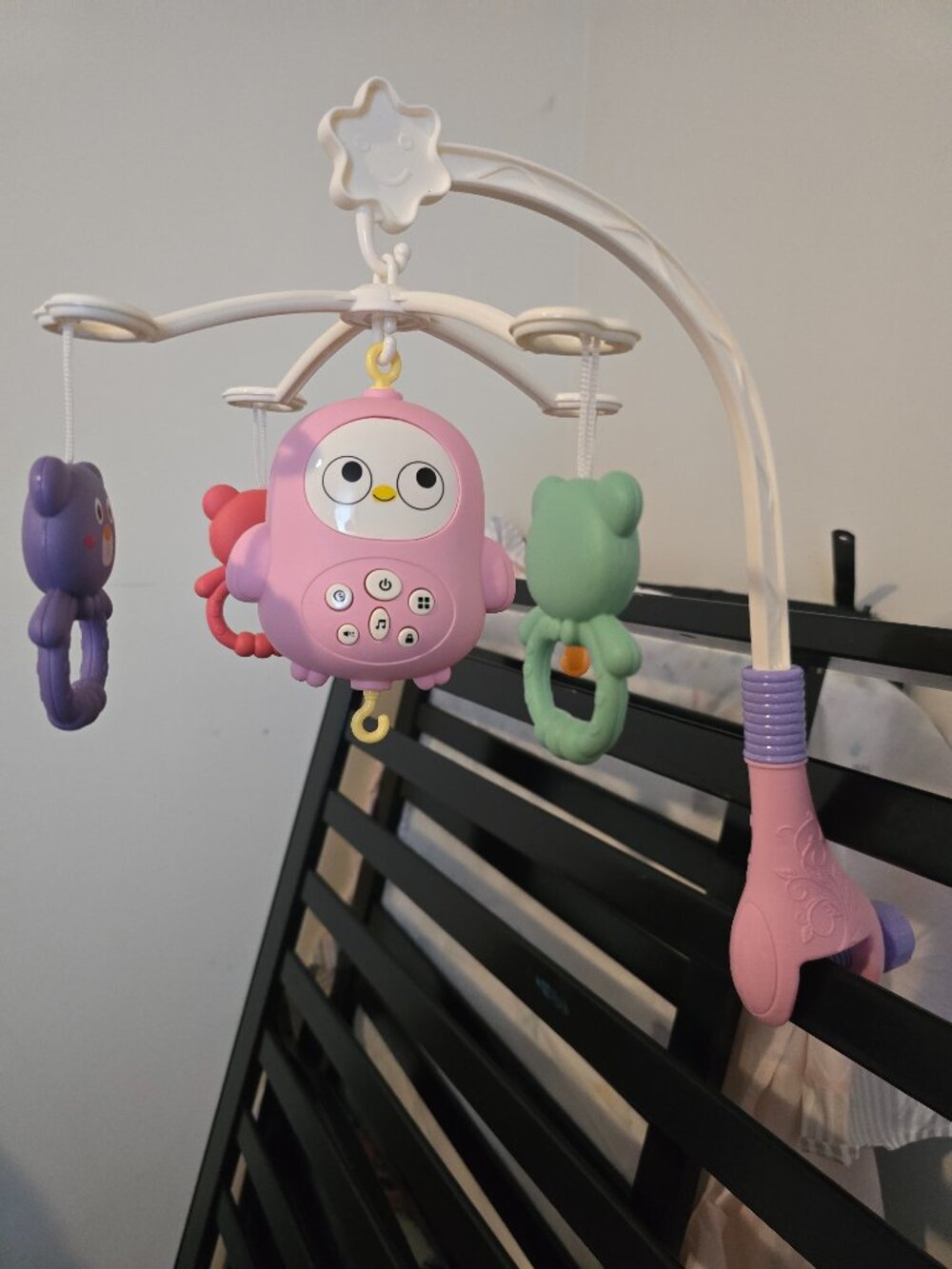Baby bed mobile that sings